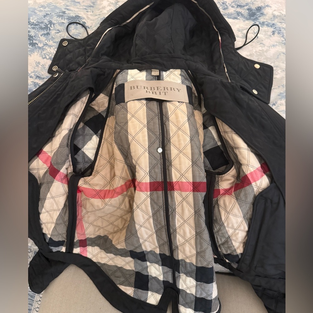 BURBERRY: STUNNING 🤩 Black Quilted Jacket